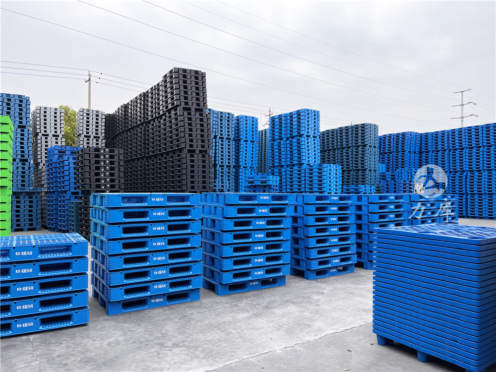 塑料托盤重量與承重（chóng）關係深（shēn）度解析：輕托盤真的“不結實”嗎？